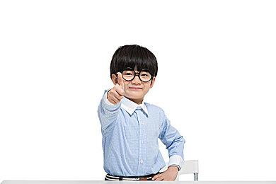 赛博朋克点击冒险游戏《重生》现已支持中文